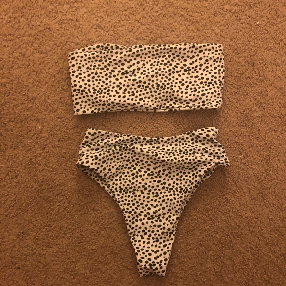 Black and white bikini - Picture 3 of 5